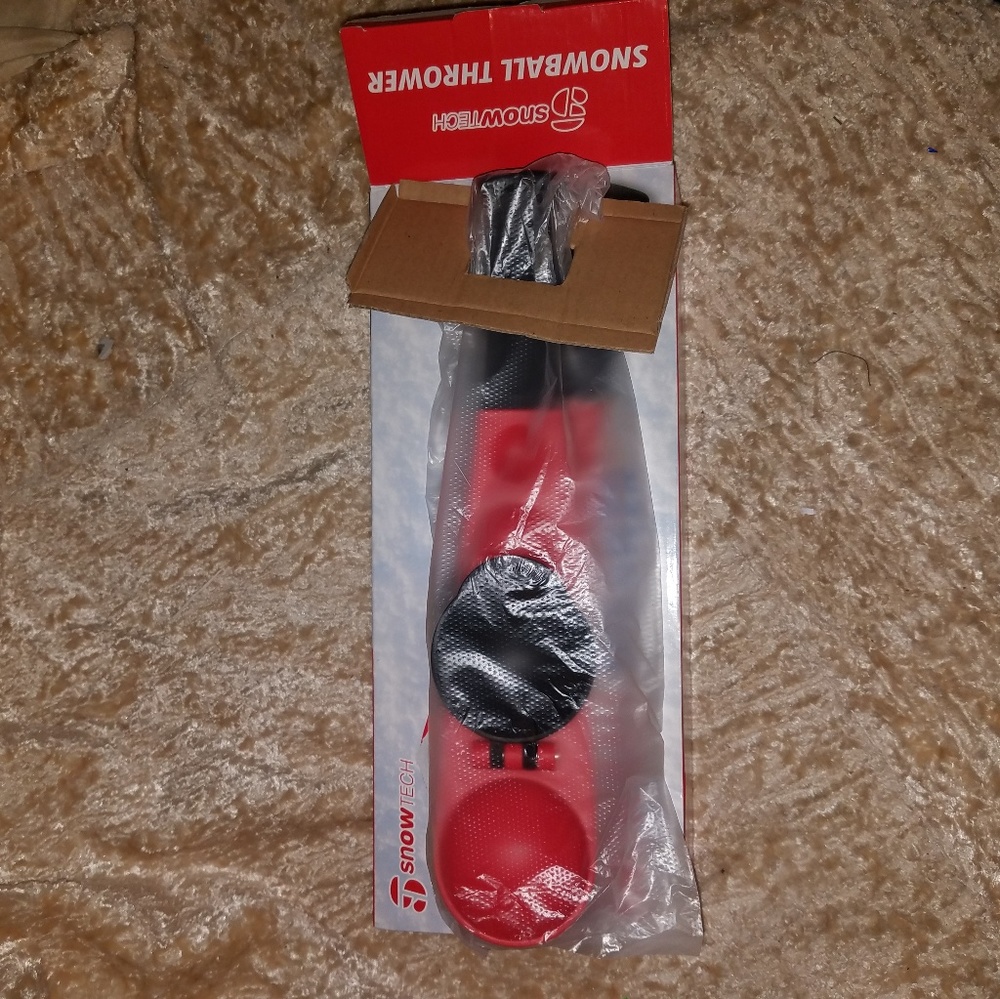Snow Tech snowball thrower - Picture 3 of 3